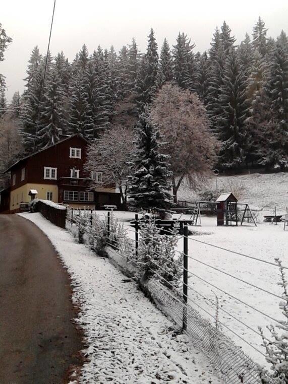 Hotel Myslivna Černý Dŭl Esterno foto
